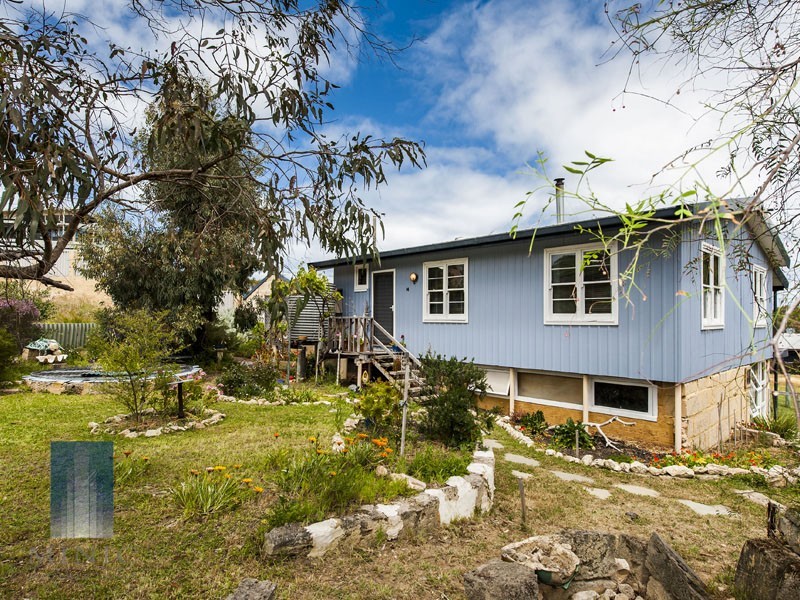 2/14 Turner Drive, Guilderton WA 6041