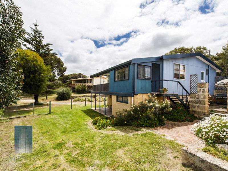 2/14 Turner Drive, Guilderton WA 6041