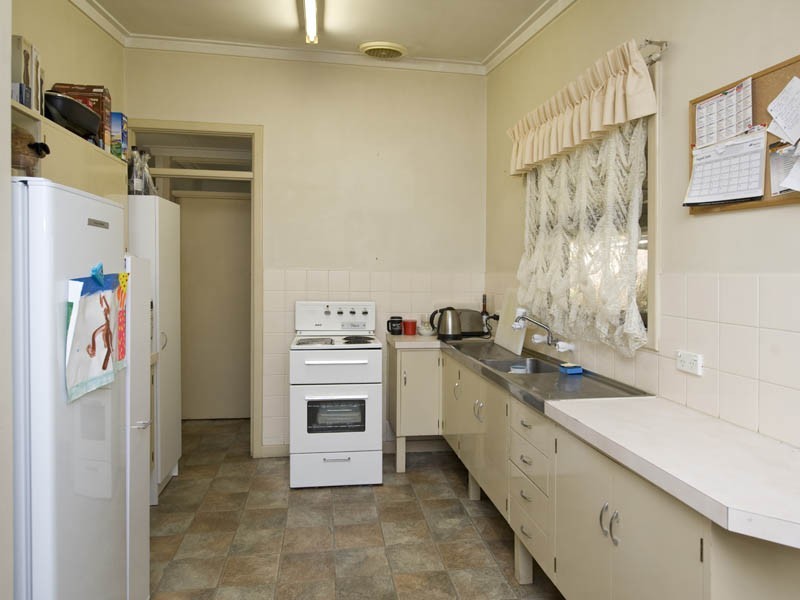 20 Knutsford Avenue, Rivervale WA 6103