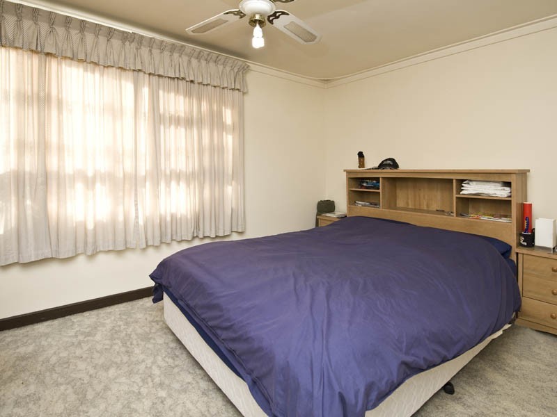 20 Knutsford Avenue, Rivervale WA 6103