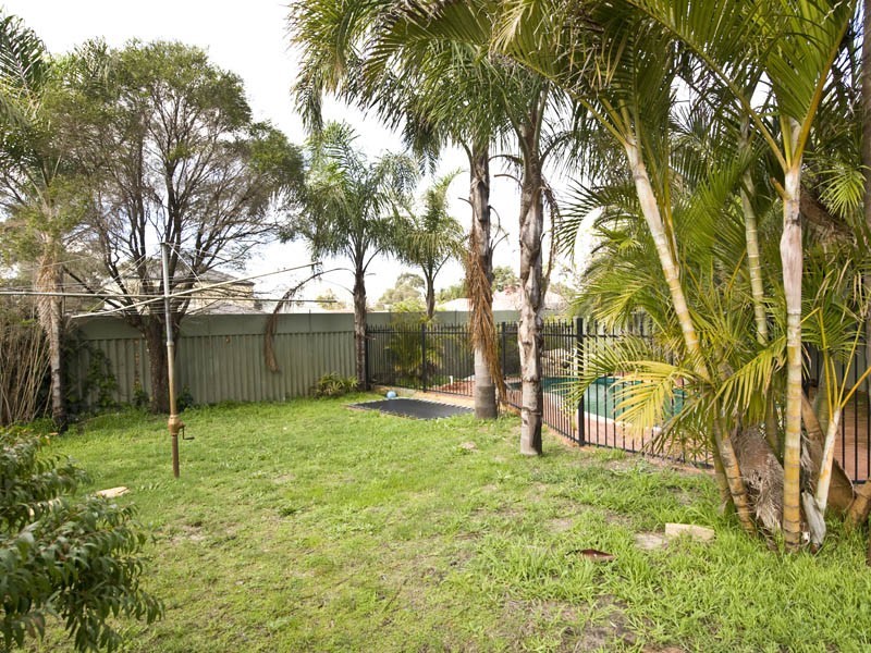 20 Knutsford Avenue, Rivervale WA 6103