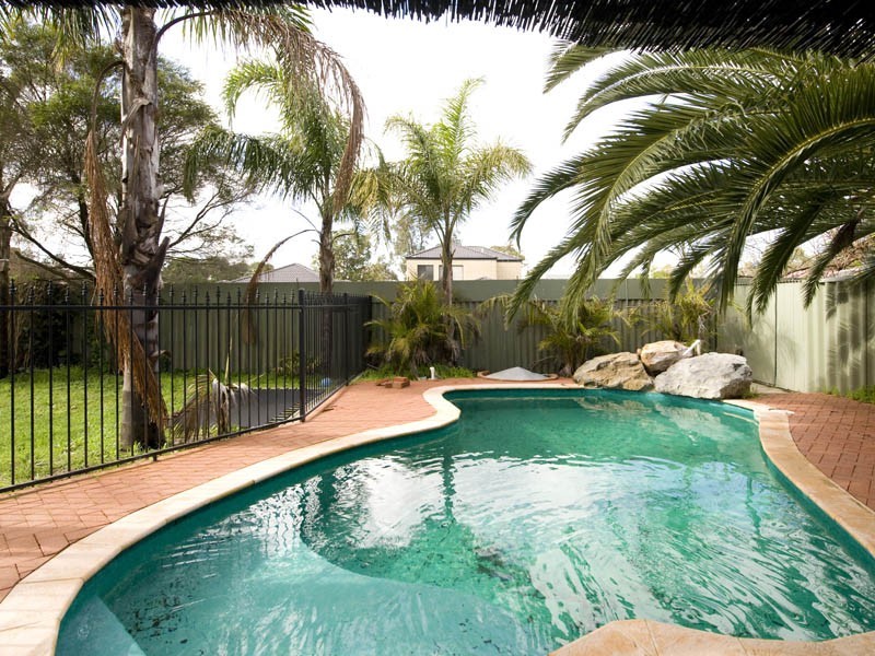 20 Knutsford Avenue, Rivervale WA 6103