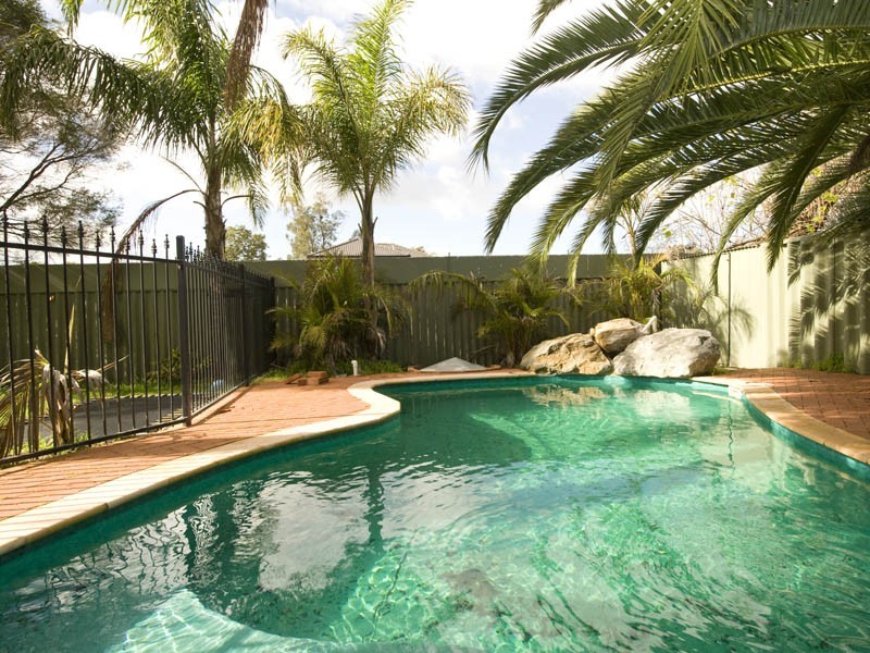 20 Knutsford Avenue, Rivervale WA 6103