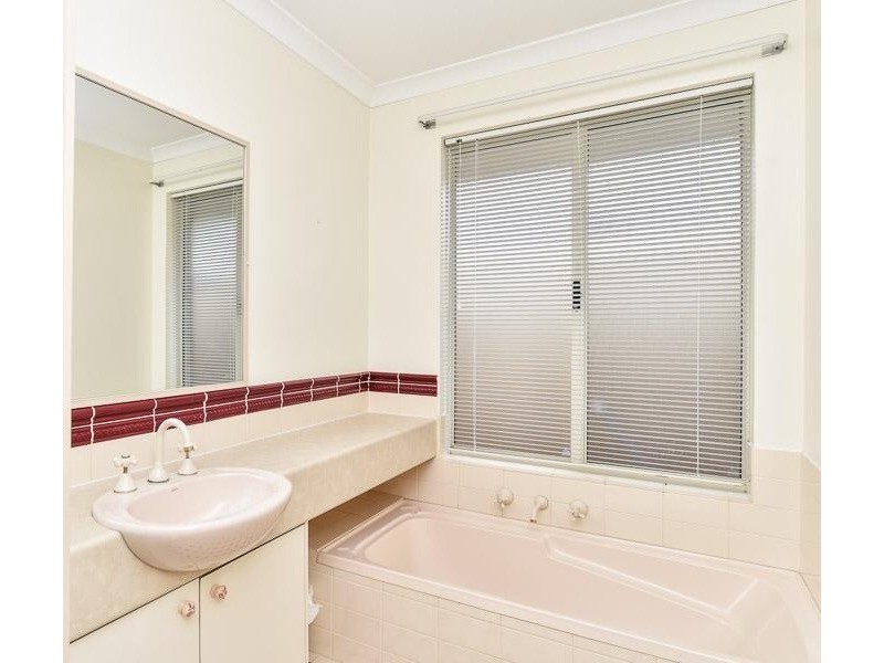 18 Bremner Circle, Canning Vale WA 6155