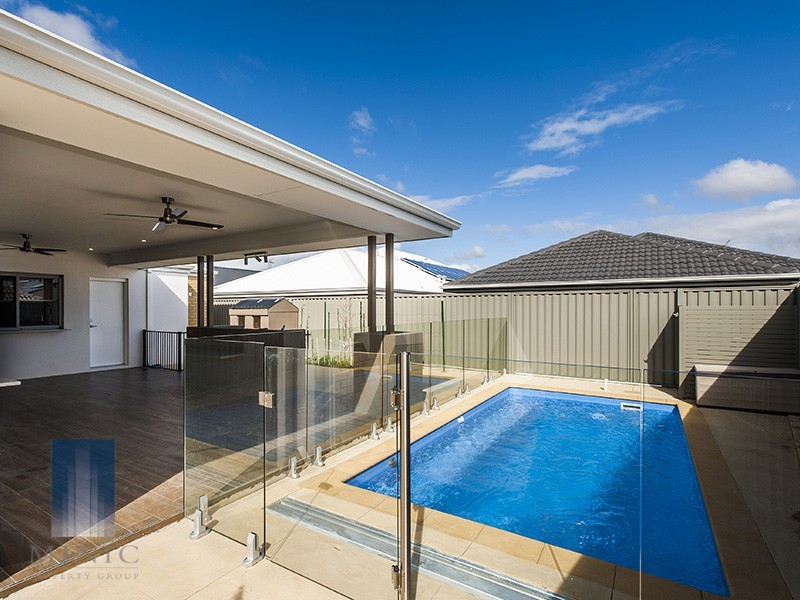 18 Nuffield Street, Piara Waters WA 6112