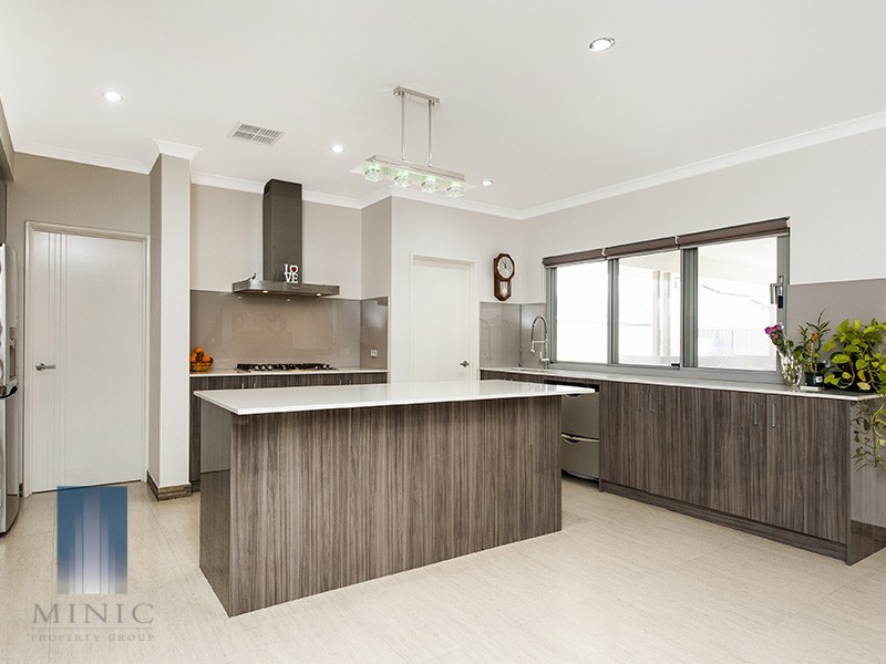 18 Nuffield Street, Piara Waters WA 6112
