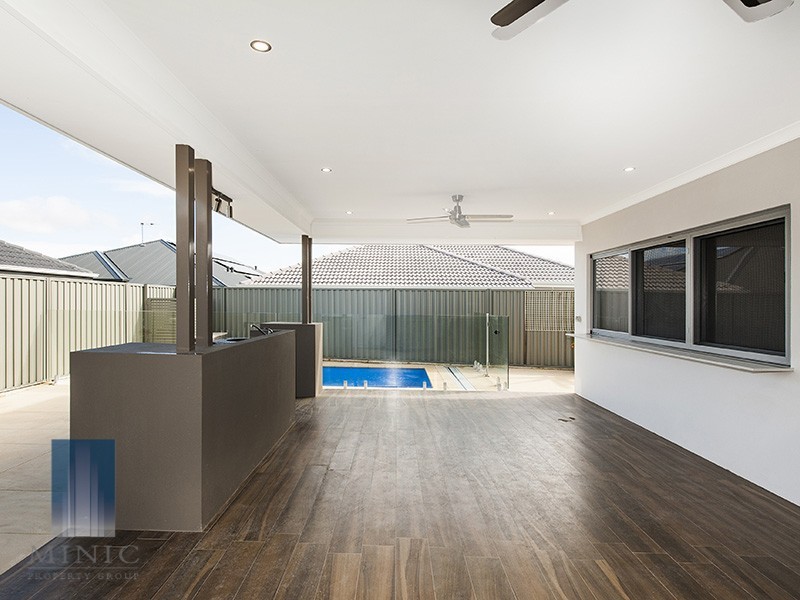 18 Nuffield Street, Piara Waters WA 6112