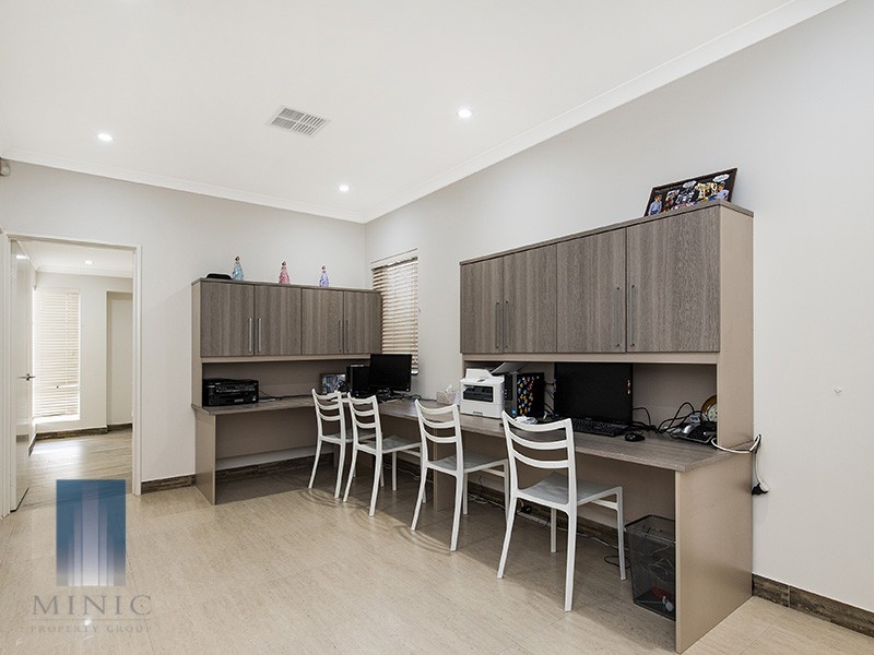 18 Nuffield Street, Piara Waters WA 6112