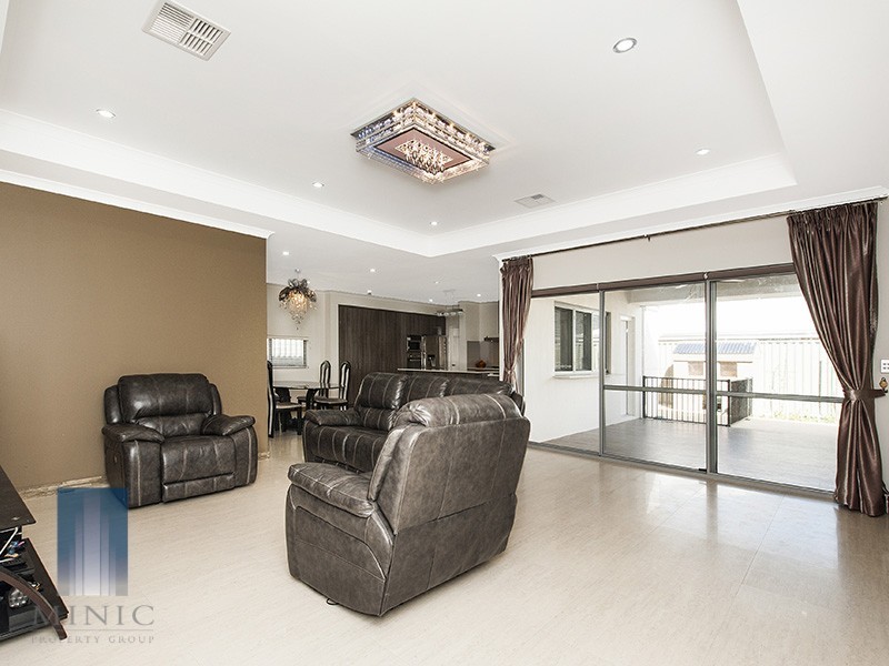 18 Nuffield Street, Piara Waters WA 6112