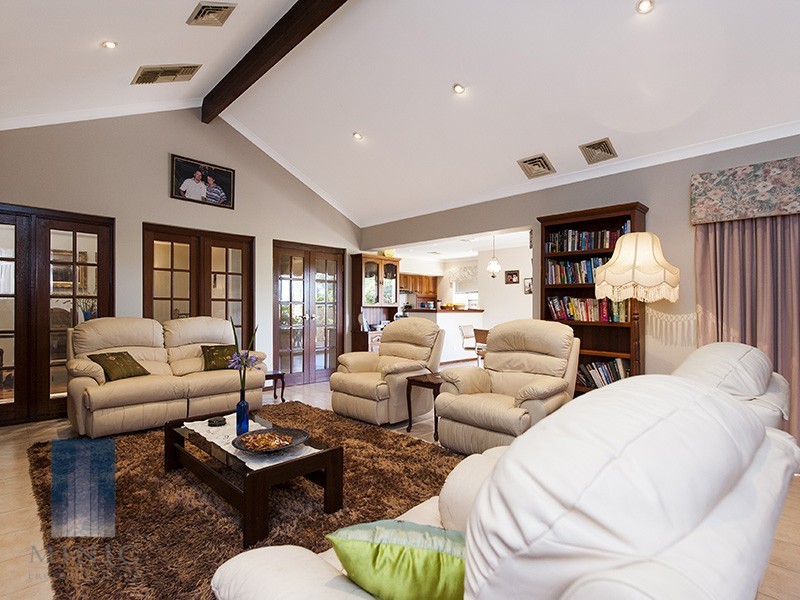 36 Rivermoor Loop, Riverton WA 6148