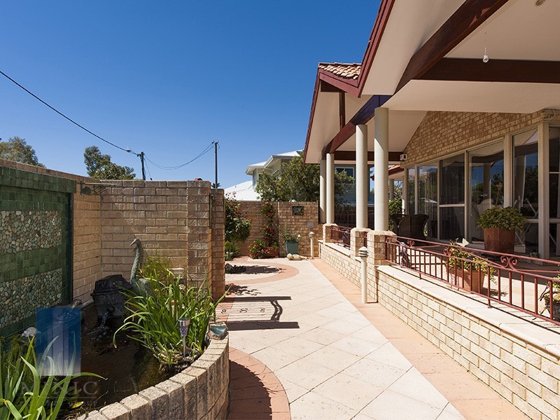 36 Rivermoor Loop, Riverton WA 6148