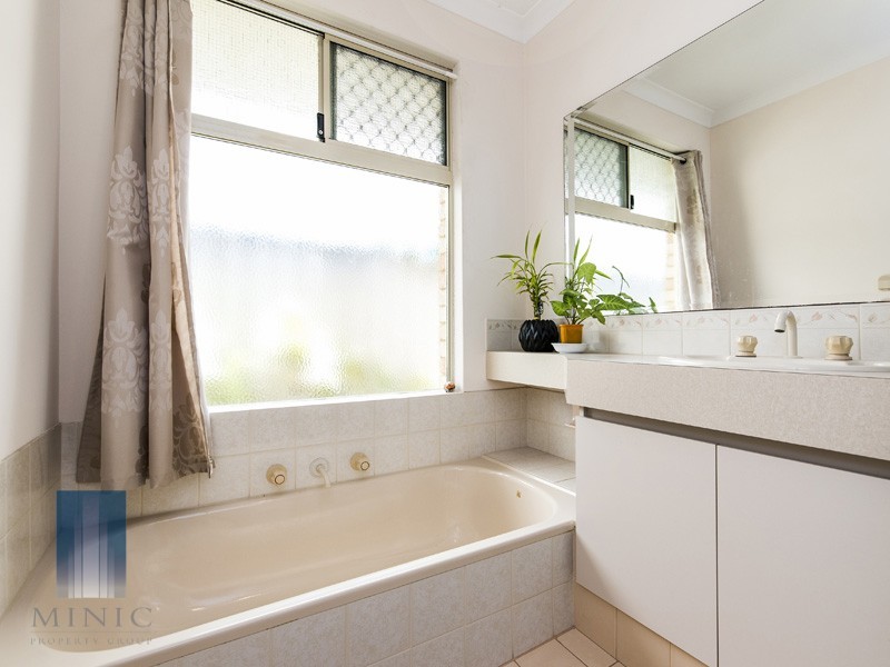 4 Foreshore Entrance, Wilson WA 6107