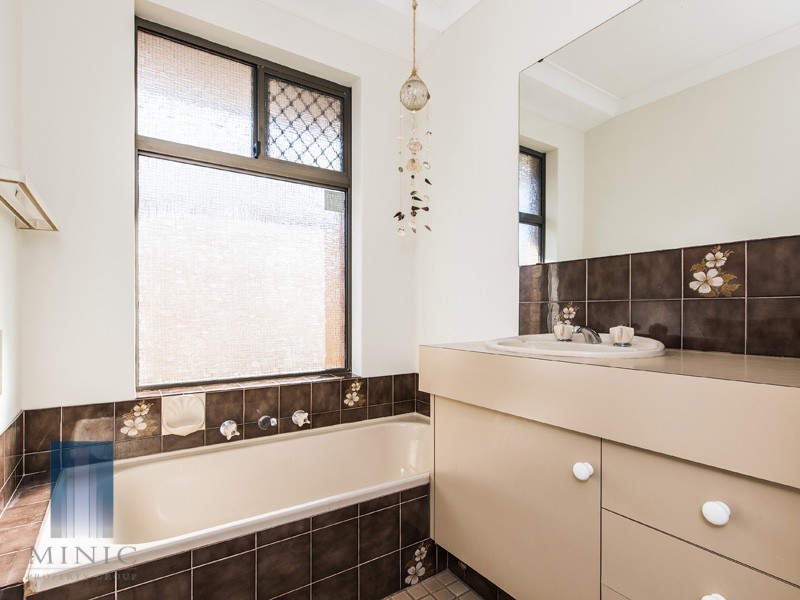 18 Hyland Way, Wilson WA 6107