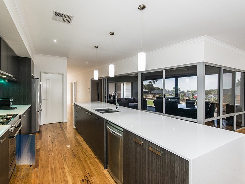 7 Benbecula Circle, Bedfordale WA 6112