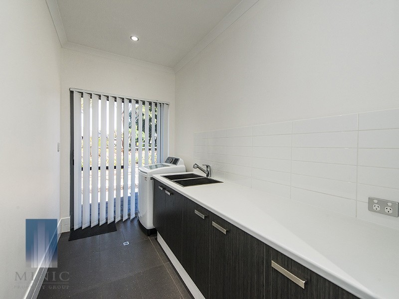 7 Benbecula Circle, Bedfordale WA 6112