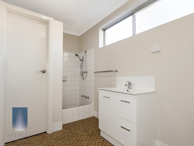 17/1 Clydesdale Street, Como WA 6152
