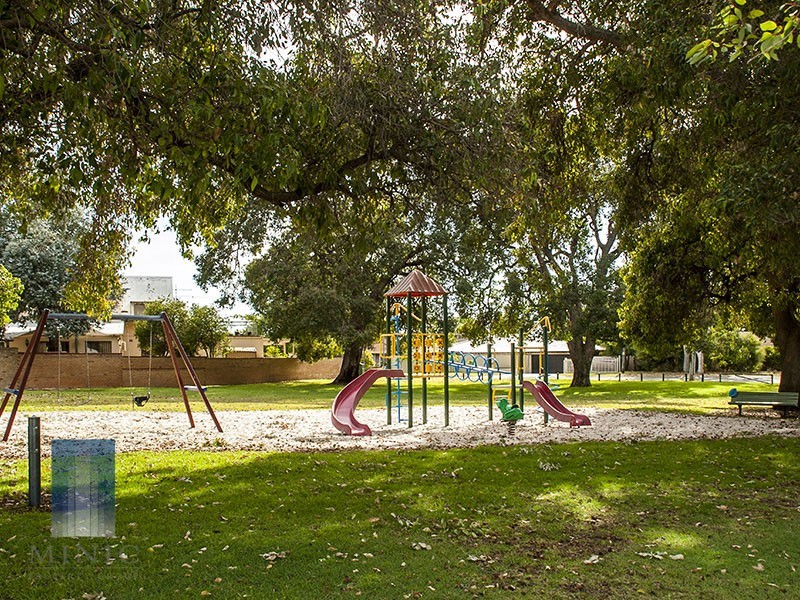 2 Balbiri Close, Wilson WA 6107