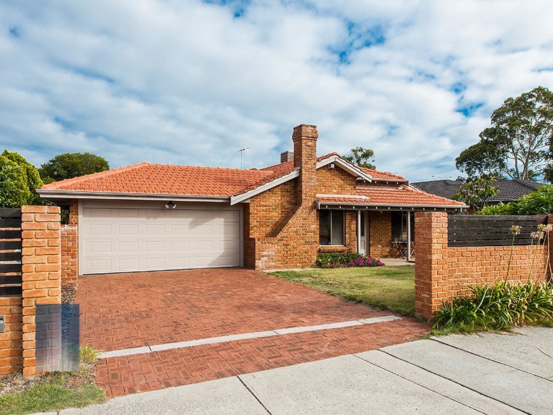 4 Winthrop Drive, Winthrop WA 6150