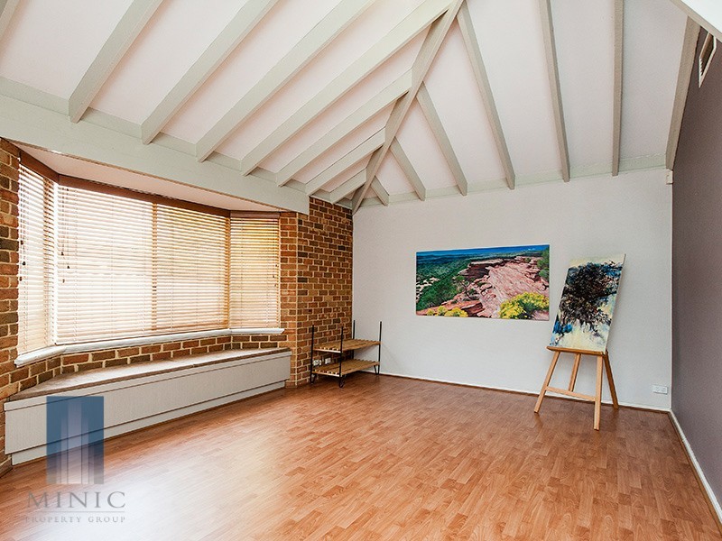 4 Winthrop Drive, Winthrop WA 6150