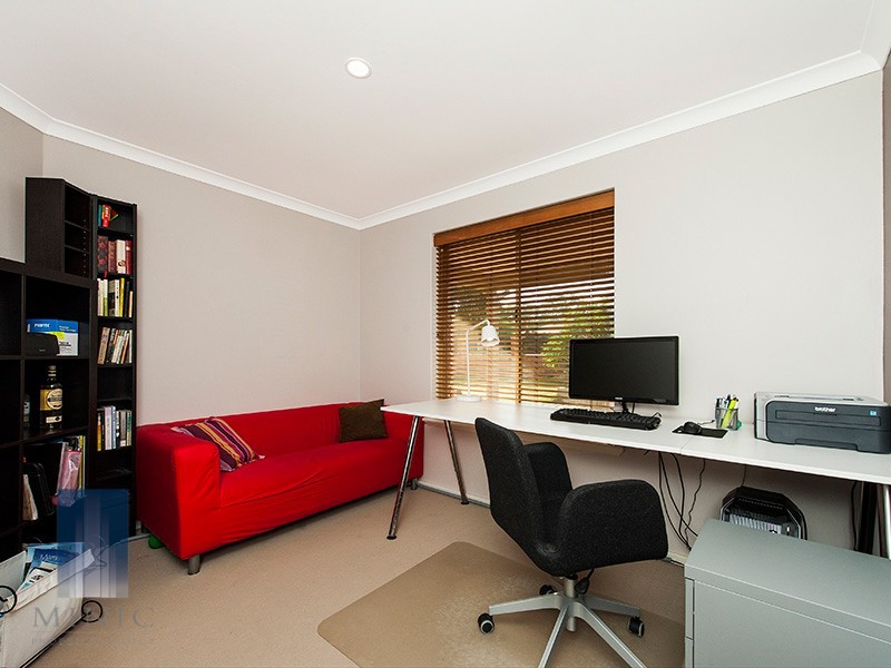 4 Winthrop Drive, Winthrop WA 6150