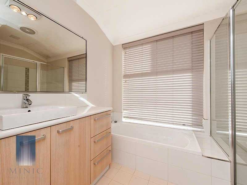 4 Winthrop Drive, Winthrop WA 6150