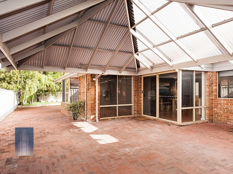 4 Winthrop Drive, Winthrop WA 6150