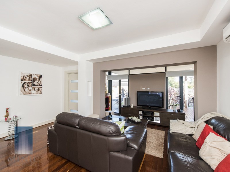 4 Kasarina Road, Riverton WA 6148