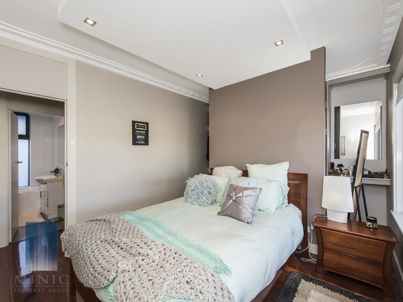 4 Kasarina Road, Riverton WA 6148