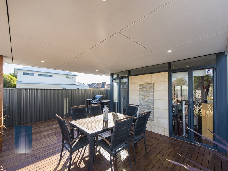 4 Kasarina Road, Riverton WA 6148
