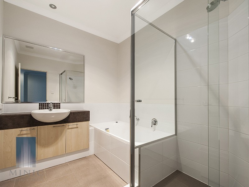 8/12 Leila Street, Cannington WA 6107