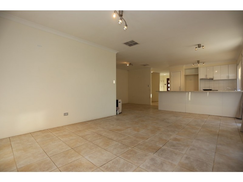 42A Marshwood Retreat, Bibra Lake WA 6163