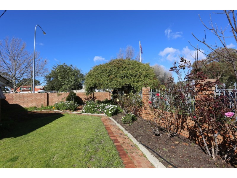 17 Verdon Place, Riverton WA 6148