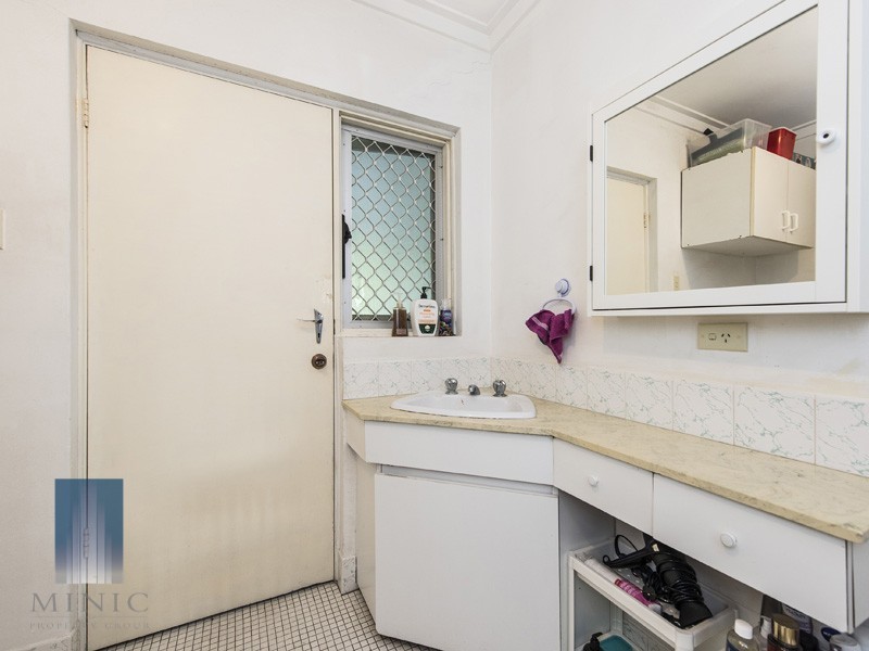 6B Aragon Way, Wilson WA 6107