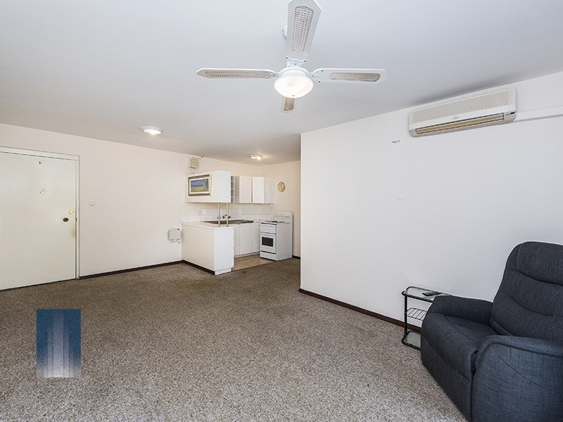 2/1 Clydesdale Street, Como WA 6152