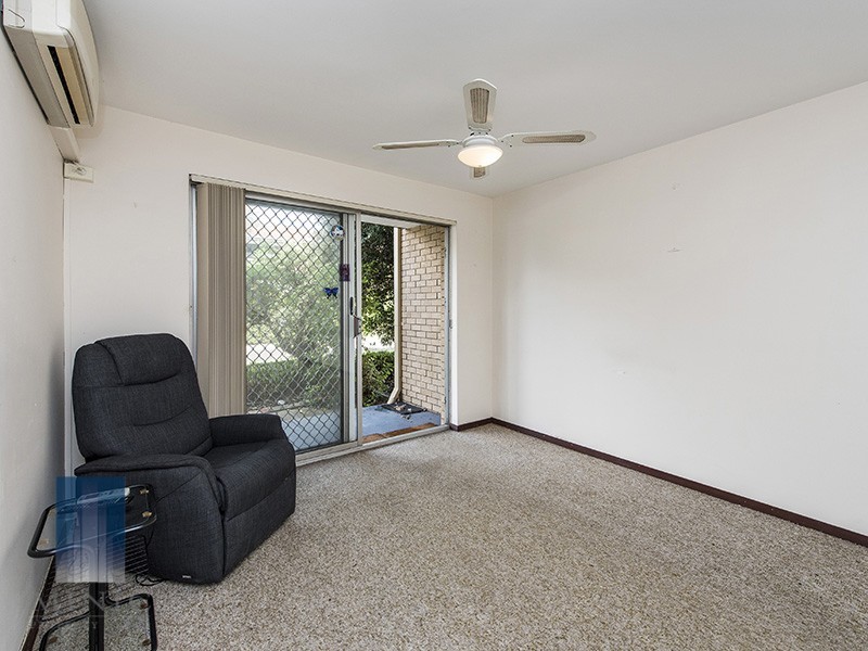 2/1 Clydesdale Street, Como WA 6152