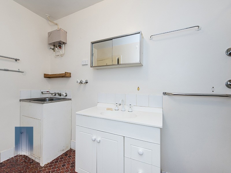 2/1 Clydesdale Street, Como WA 6152