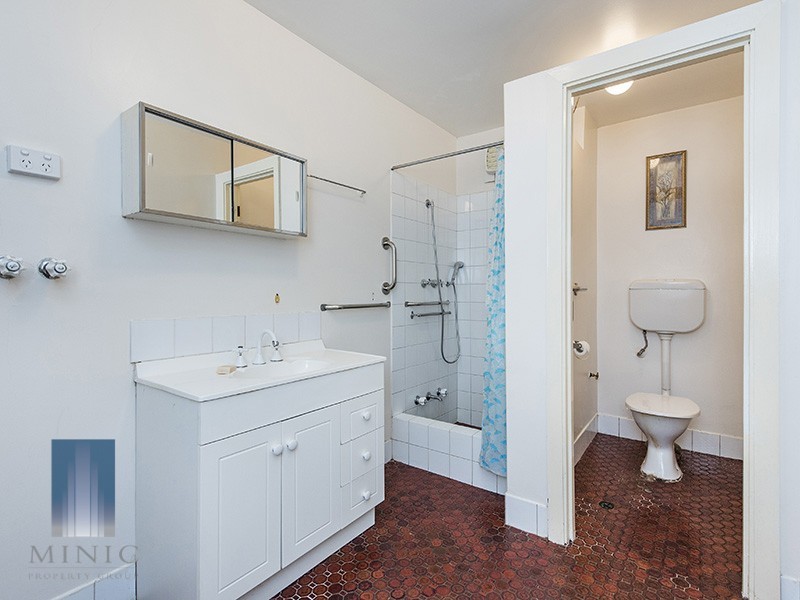 2/1 Clydesdale Street, Como WA 6152