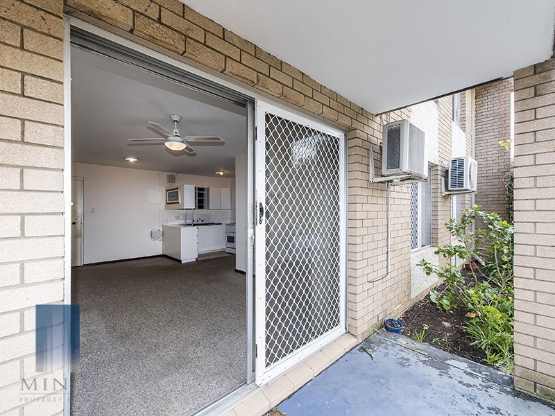 2/1 Clydesdale Street, Como WA 6152