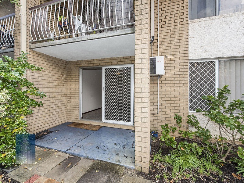 2/1 Clydesdale Street, Como WA 6152
