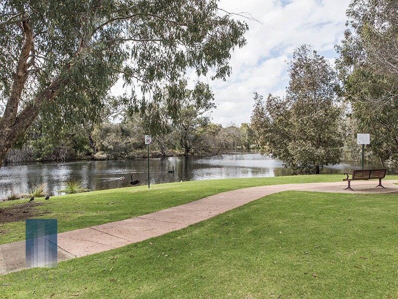 2/1 Clydesdale Street, Como WA 6152