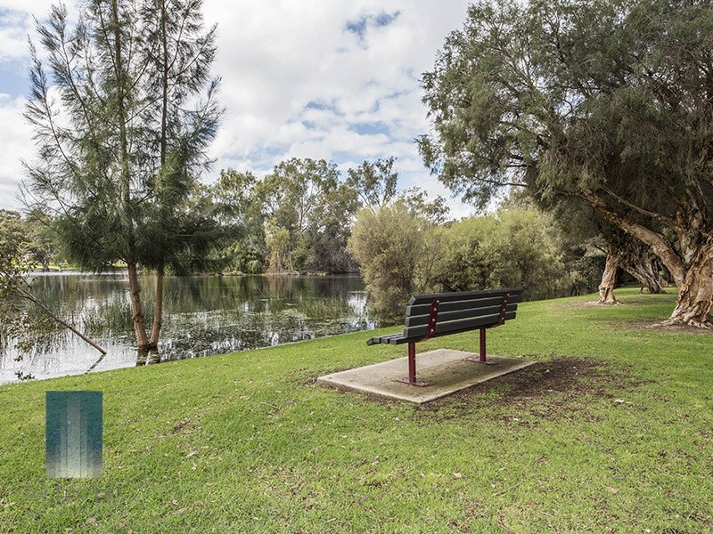 2/1 Clydesdale Street, Como WA 6152