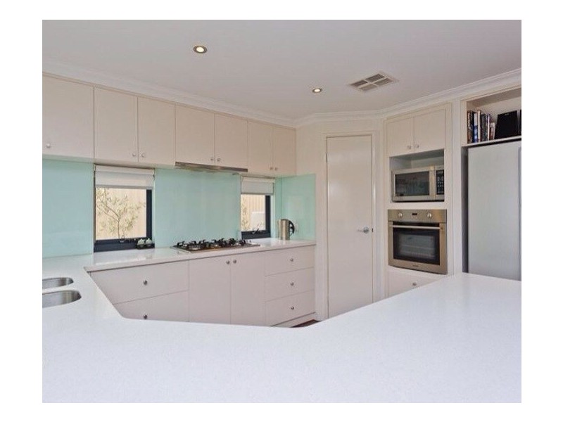2/48 Cloister  Avenue, Manning WA 6152