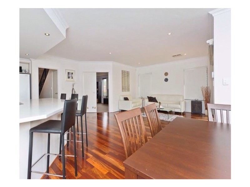 2/48 Cloister  Avenue, Manning WA 6152