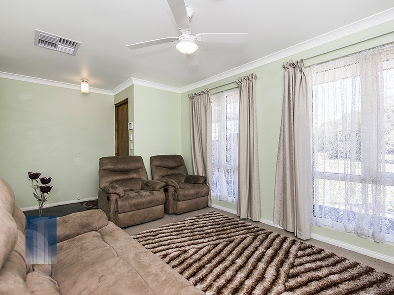 4 Imperial Court, Seville Grove WA 6112