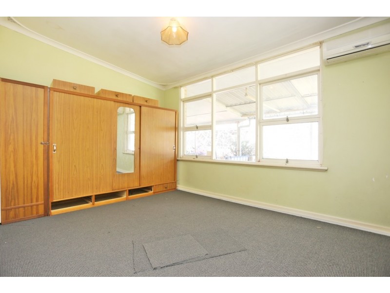 8 Rose Place, Wilson WA 6107