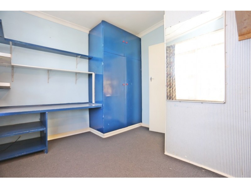 8 Rose Place, Wilson WA 6107