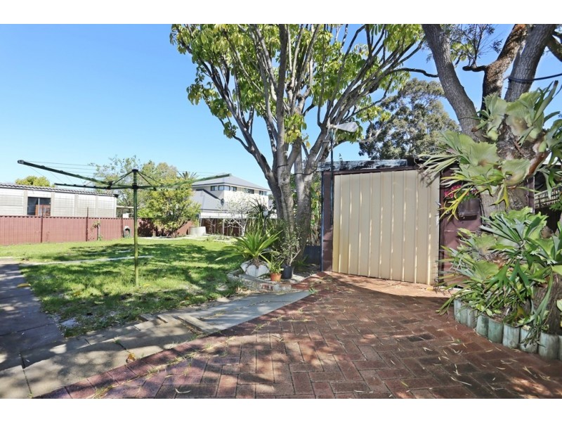 8 Rose Place, Wilson WA 6107