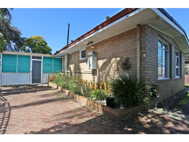 8 Rose Place, Wilson WA 6107