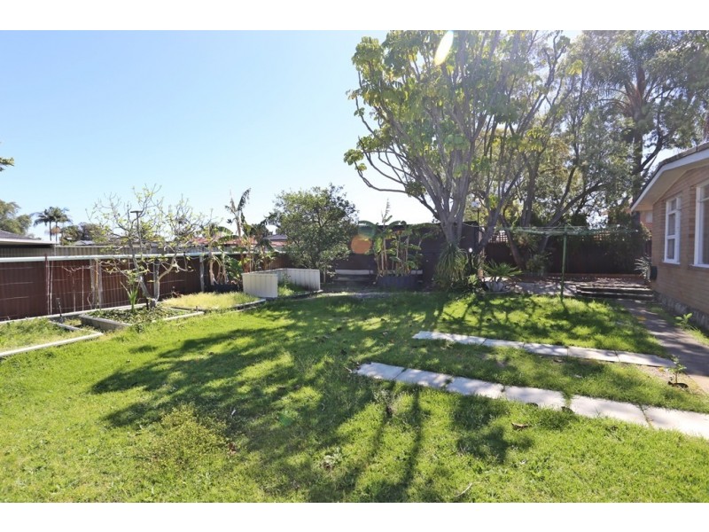 8 Rose Place, Wilson WA 6107