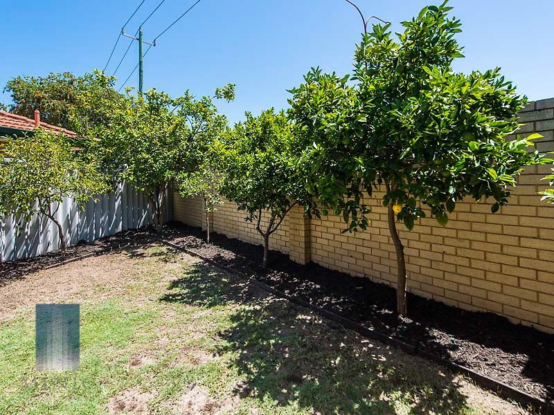 3/2 Braibrise Road, Wilson WA 6107